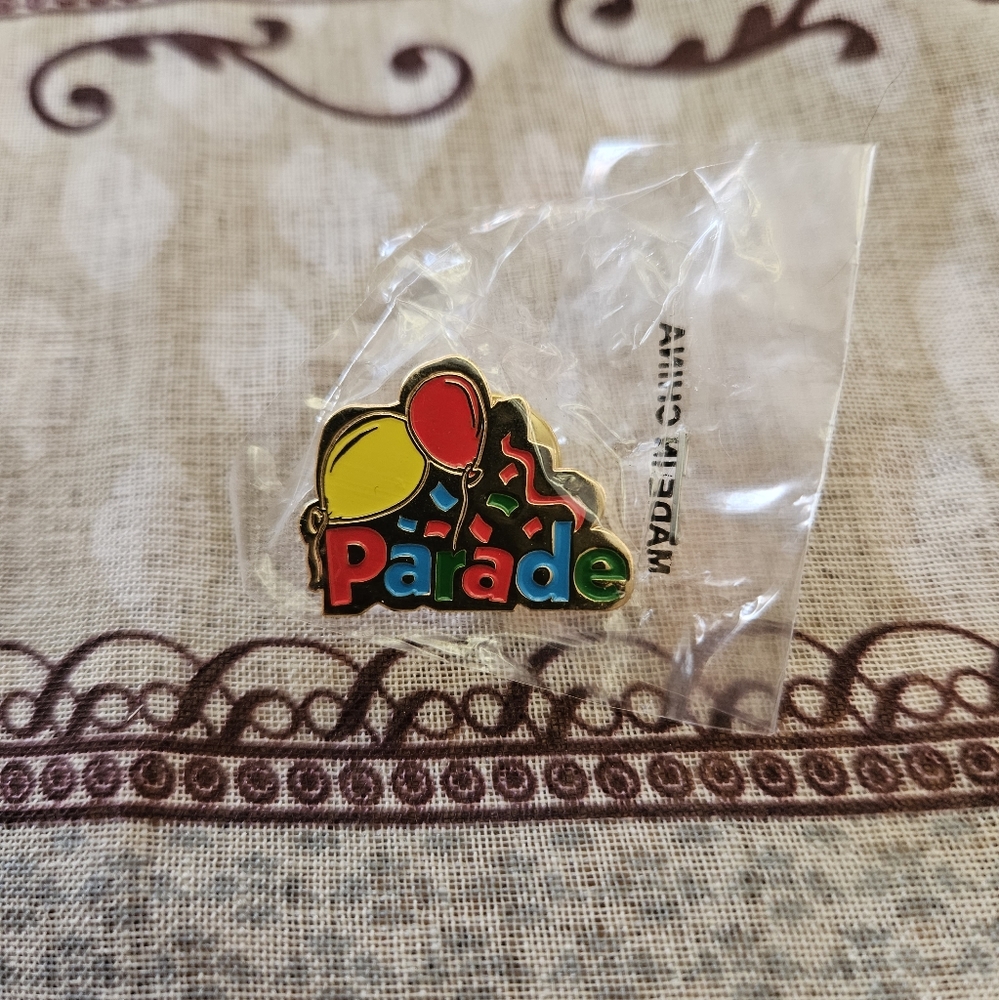 Parade pin pendant 💖✨️🎡🎈